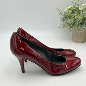 Stuart Weitzman Burgundy Round Toe Patent Leather Pumps Style KH95757 Sz 7M